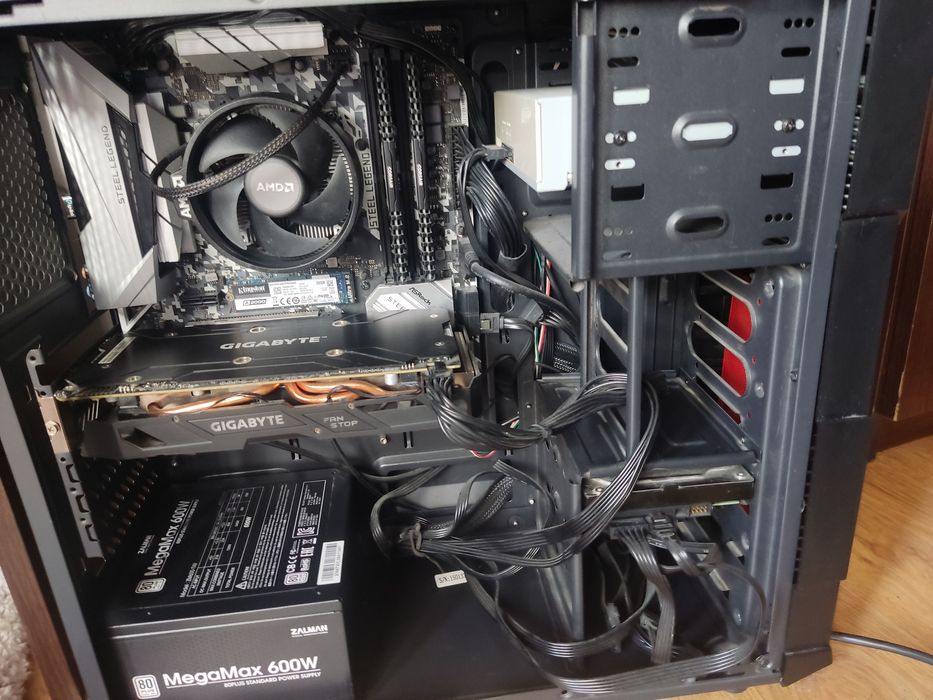 Геймърски компютър RYZEN 5 / RX580 / 16GB RAM / NVME 256GB SSD