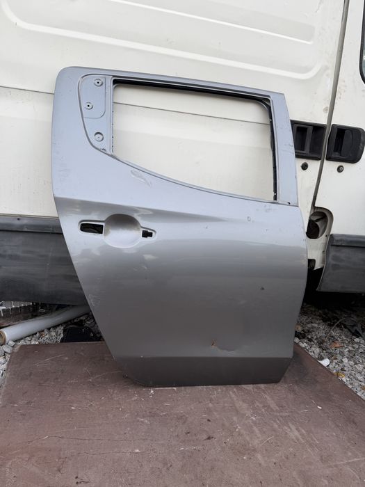 Врата Mitsubishi L200 2015 год.-