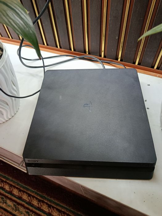 Продается Ps4 slim прошитая