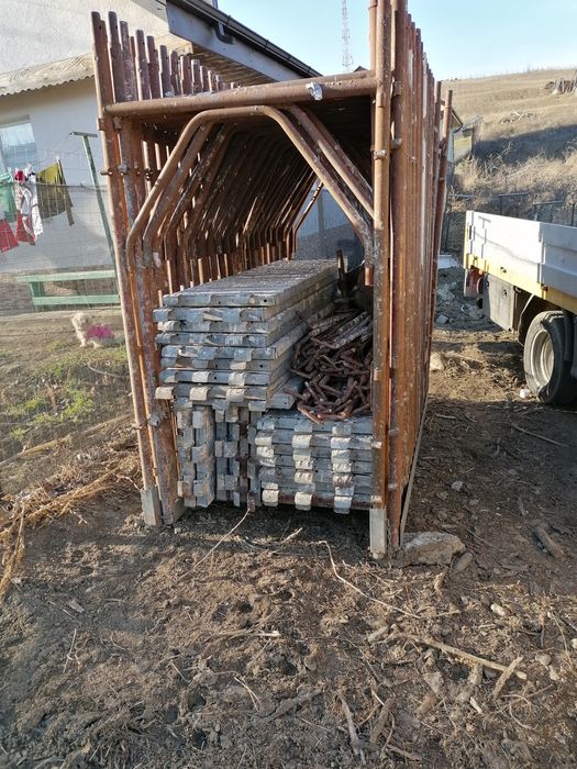 Execut săpături  cu buldo si miniexcavator, inchirez schela si popi