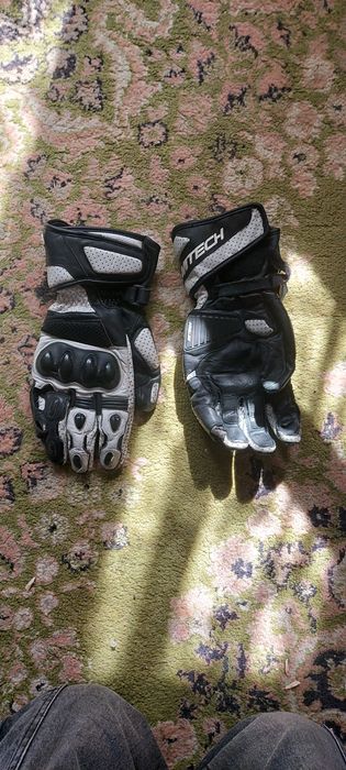 Vând echipament moto în stare bună