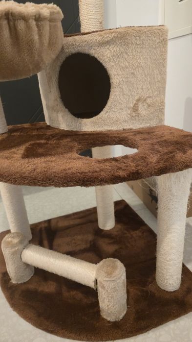 Ansamblu de joaca cu etaj pentru pisici Enjoy 54x54x107 cm