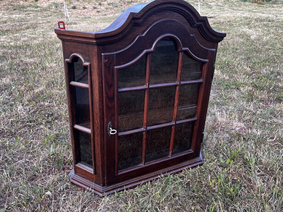 Продавам Античен Шкаф