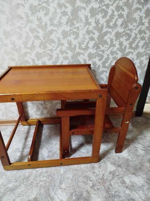 Детское кресло , столик