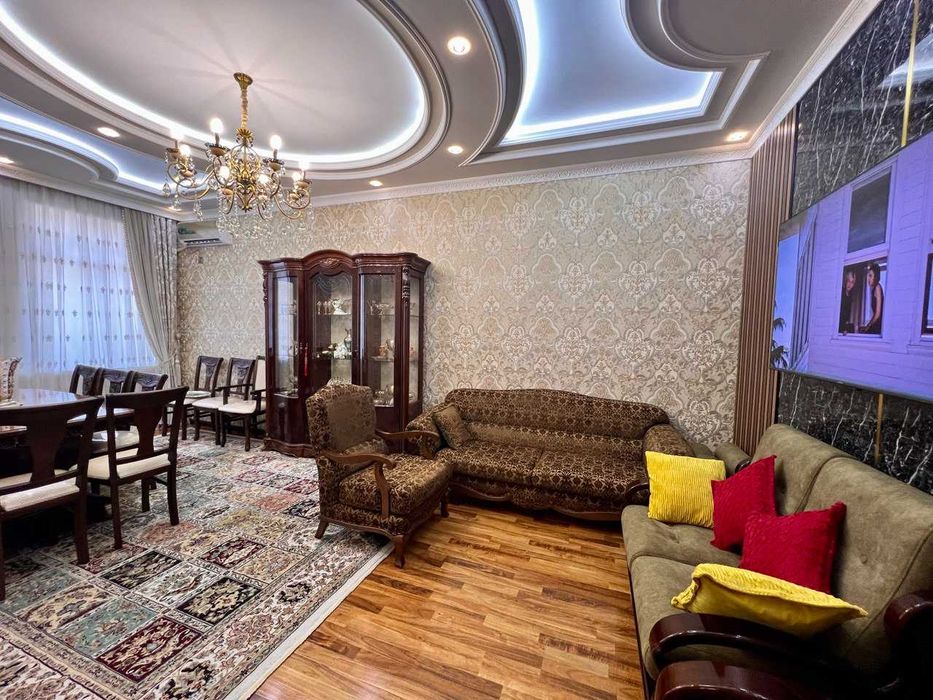 Уч Кахрамонда ховли сотаман. 5 сот. продаю участок со всеми удобствами