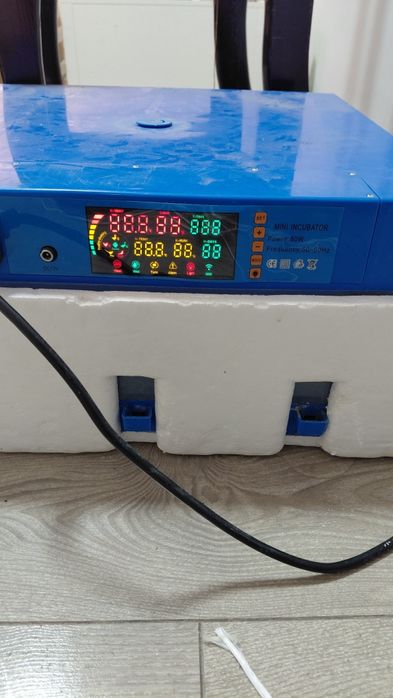 Инкубатор 64 яйцо