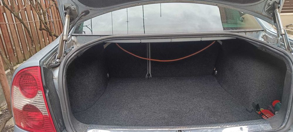 Volkswagen Passat 1.6 benzina