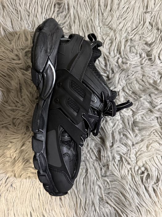 Balenciaga track
