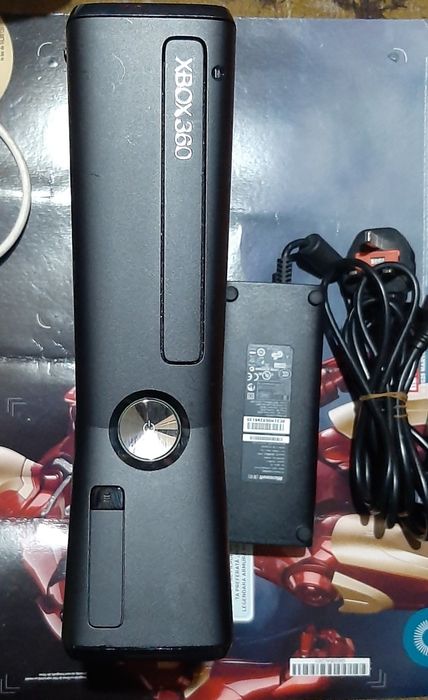 Vând Xbox 360 în stare bună funcționabil