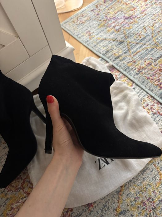 Cizme din piele intoarsa Zara