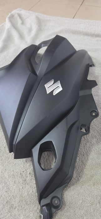 Carena dreapta Suzuki V-strom 650