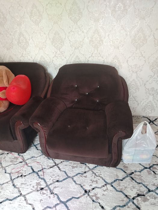 Продаётся Диван с креслами