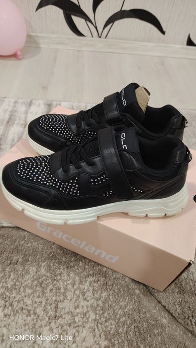 Adidași negri cu strasuri