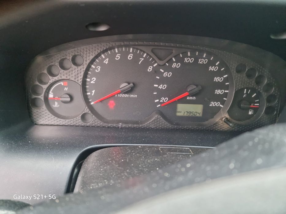 MAZDA Tribute 2002 — imagine 3