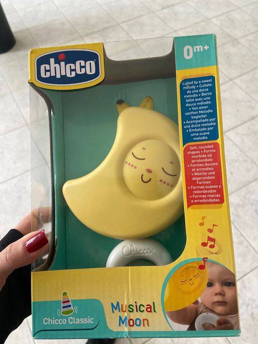 Музикална играчка- Луна на Chicco ( чисто нова )