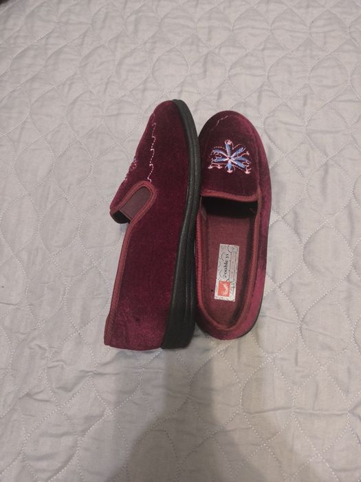 Продам тапочки велюровые , новые