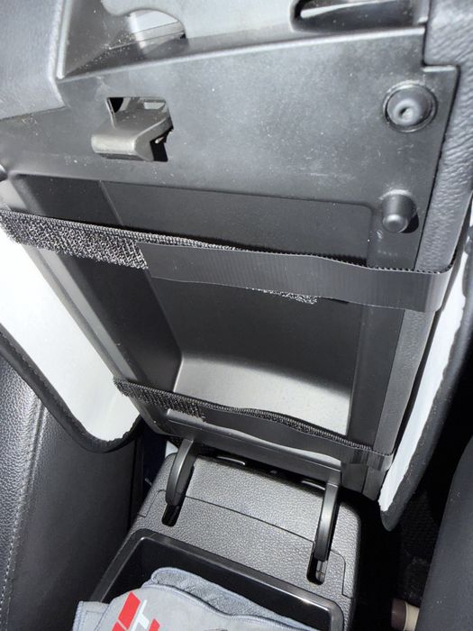 подлакътник за кола