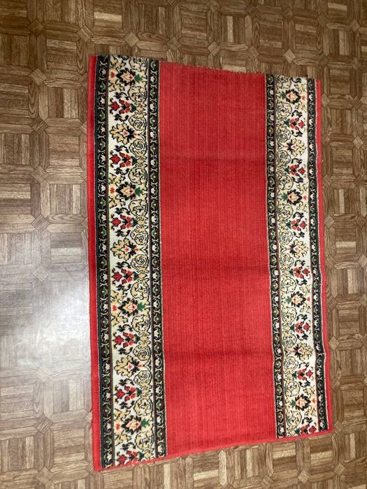 Ковры б/у. Стенка. Хрусталь