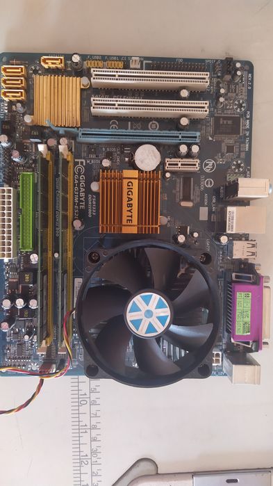 Набор s775, 4gb ddr2, прошита под xeon