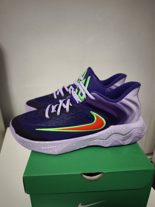 Adidași Nike Gianis/Noi