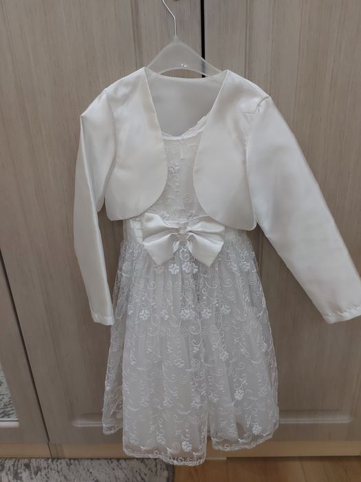 официална  бяла рокля 5-6г.