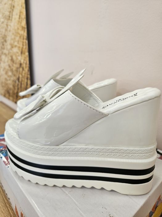 Papuci de vară cu platformă