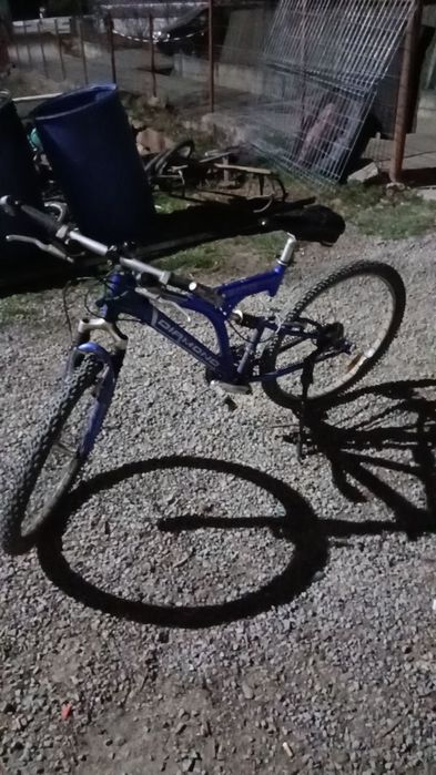 Bicicleta montanbike . Dau si laschimb pe kukirin sau miriam scuter