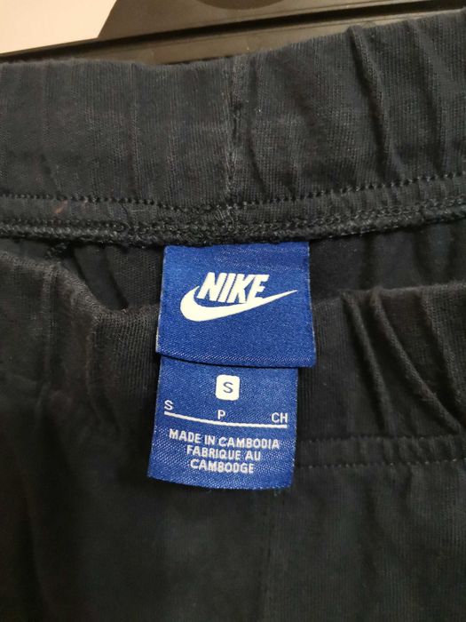 3 броя NIKE Shorts.