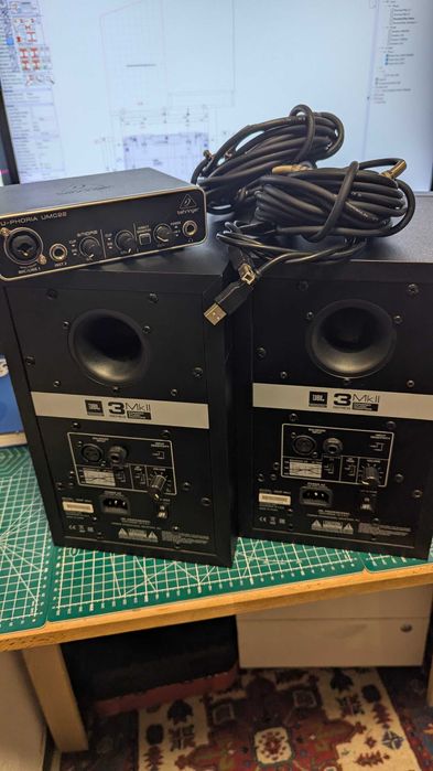 JBL 305P MkII スピーカーBehringer UMC22 XM850 JBL 305P MkII スピーカーBehringer UMC22 XM850 Amazon.com