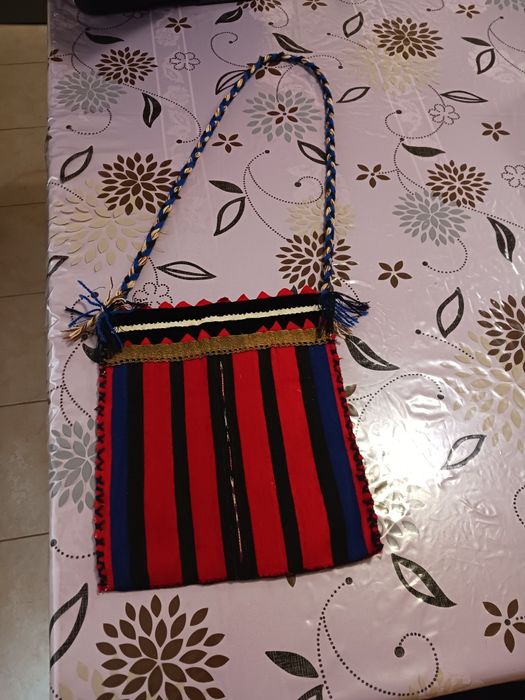 Трдиционна българска чанта.Везана със шевици. Нова.