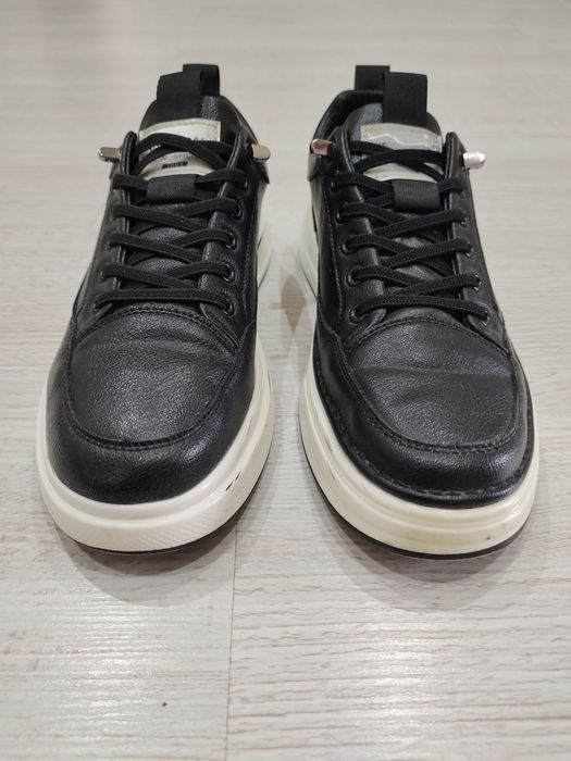 Продам кроссовки