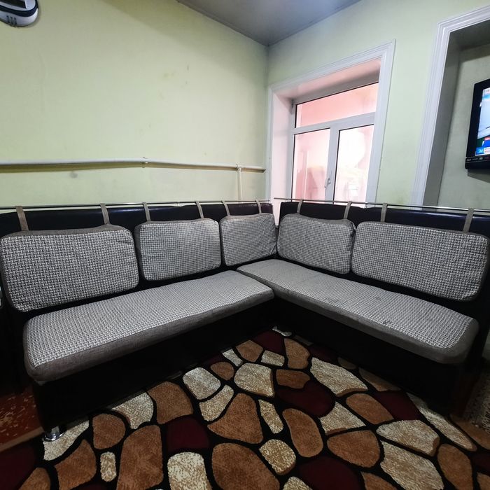 Срочно кухонный уголок