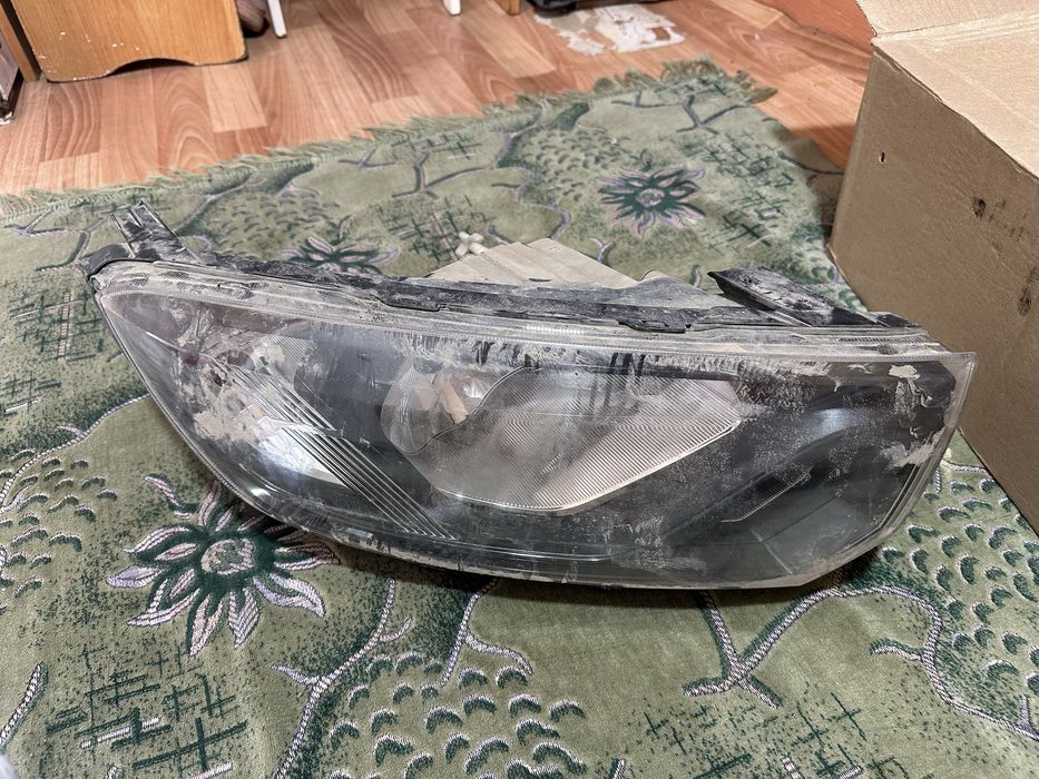 Продам Фл Гранта передние фара