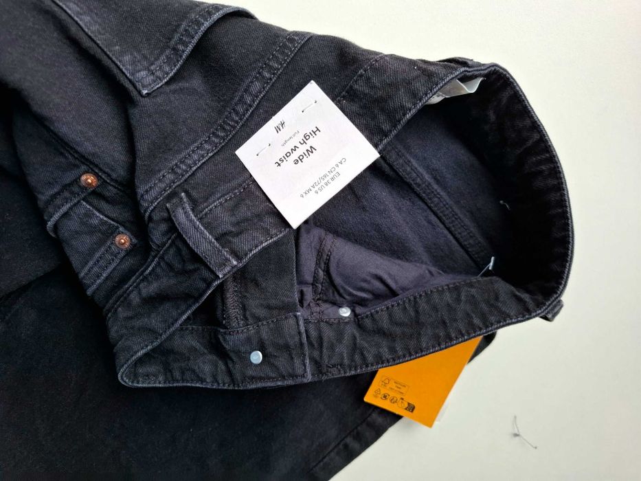 Чисно нови черни дънки на H&M с широк прав крачол