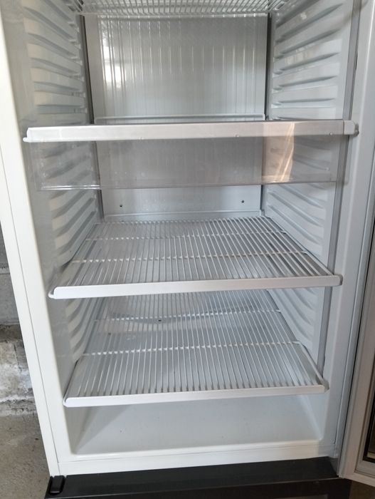 Продам витриный холодильник