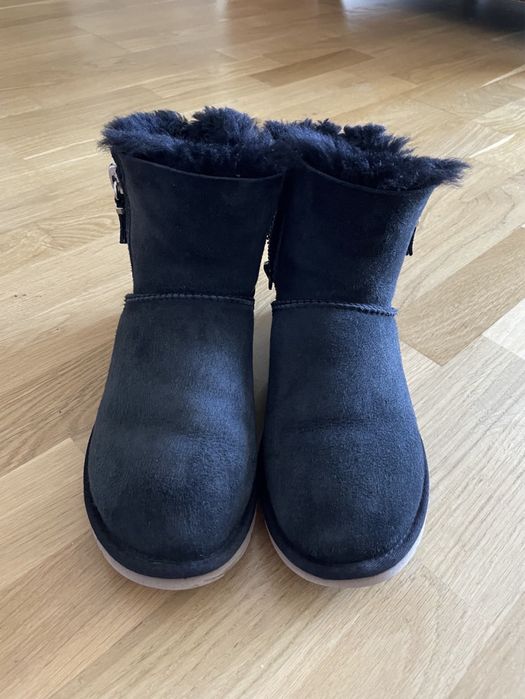 UGG scurte, editie limitata