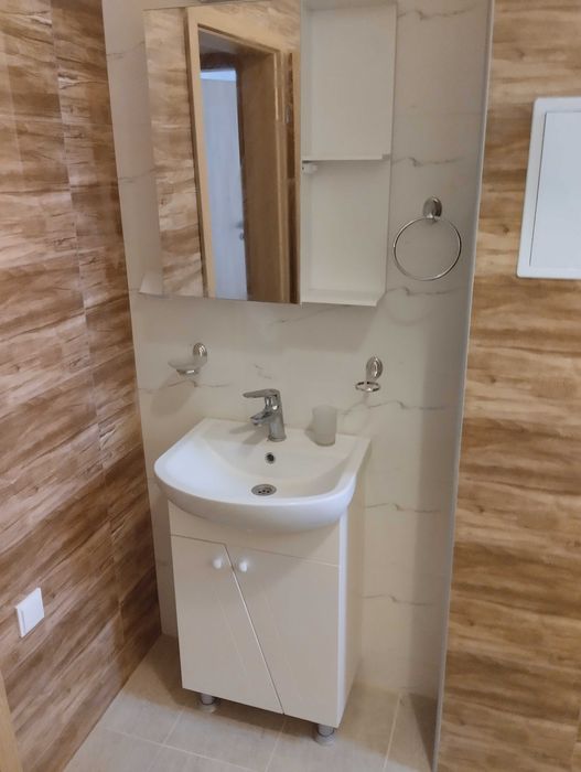 Частно лице отдава нов 3 стаен просторен апартамент 100 м2.