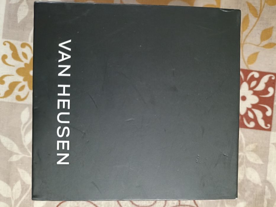 Продам мужские часы бренда Van Heusen