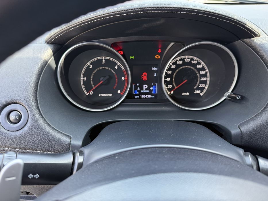 MITSUBISHI OUTLANDER 2.2 DI-D 156 cp Automat, 7 locuri .