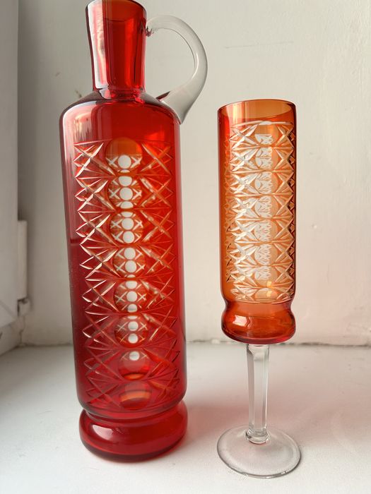 Грфин из красного стекла