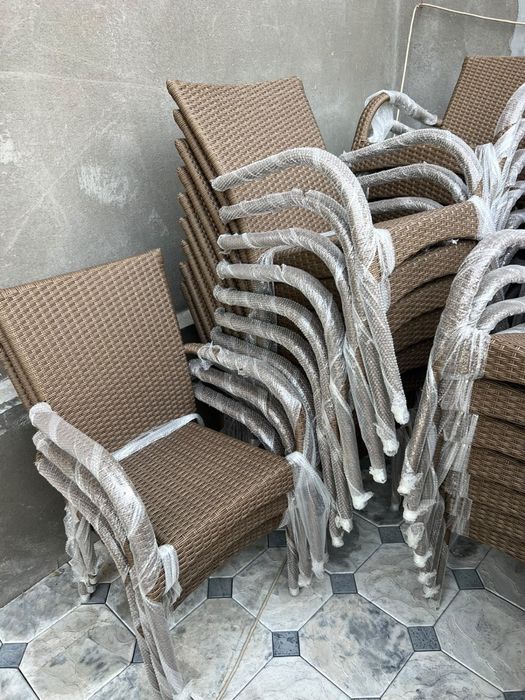 Стулья новые ротанг
