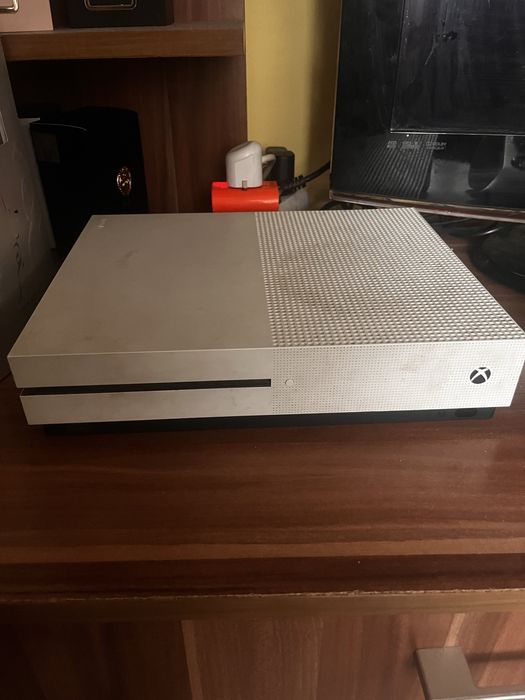 Vand sau schimb xbox one s 500g cu pc