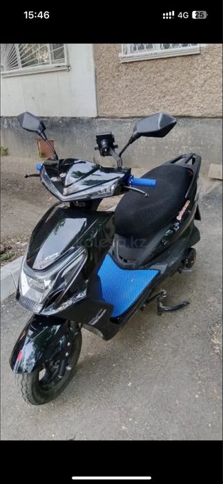 Скутер Nomad M8.