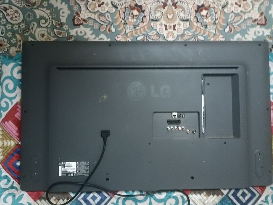 Продам телевизор на запчасти