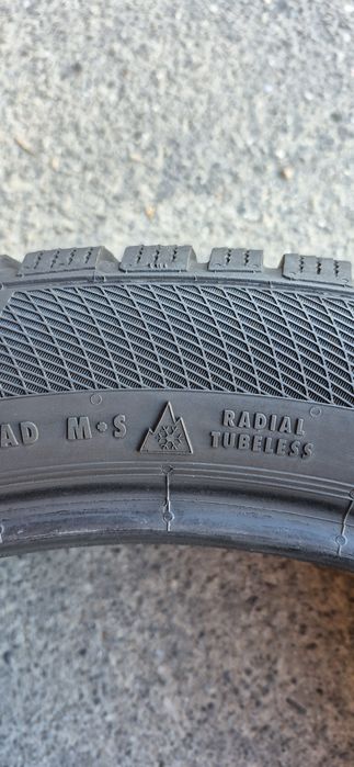 4 anvelope iarna ca si noi Continental 195/55/20.Pretul este pe bucata