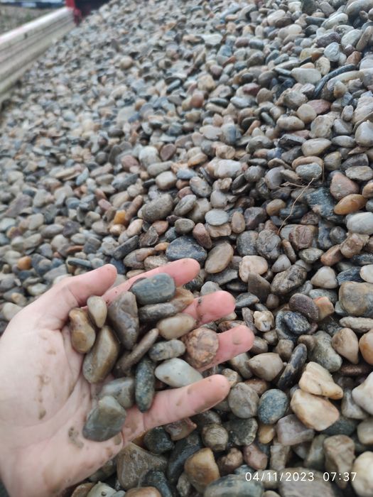 Transport balastru , nisip , piatra concasata de cariera ,