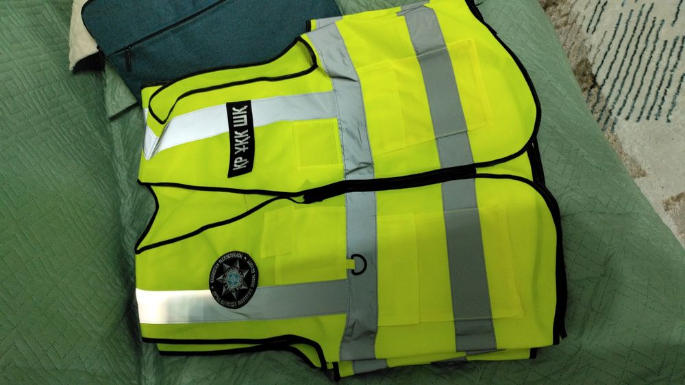 Продаю жилеты новые