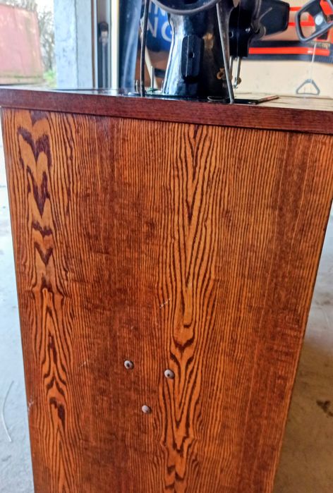 Запазена антикварна шевна машина Singer