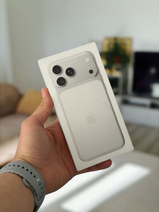 Продам официальный  17 pro 256 EAC Silver SIM