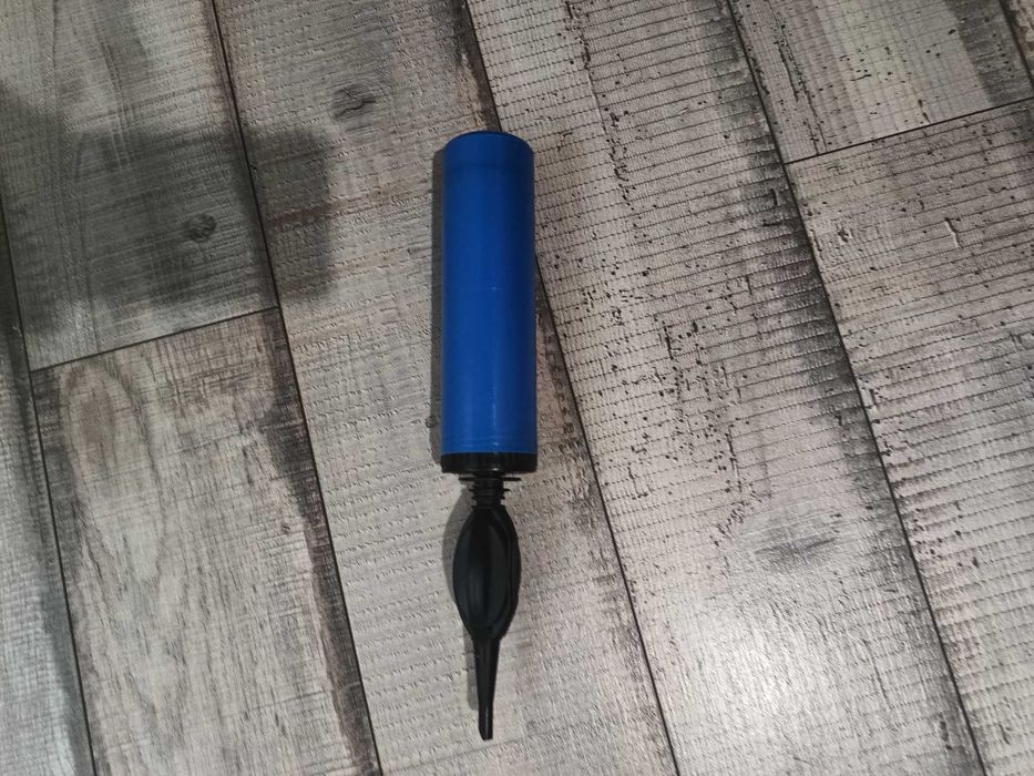 Продавам помпичка за надуване на балони